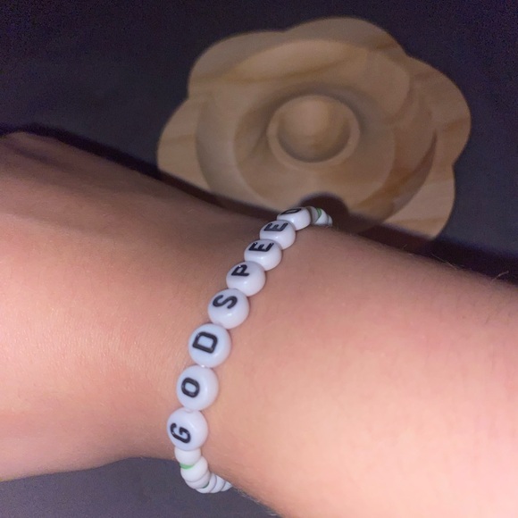 3 for 8$ 🪷 Blonde Album Inspired Bracelet - Picture 3 of 4